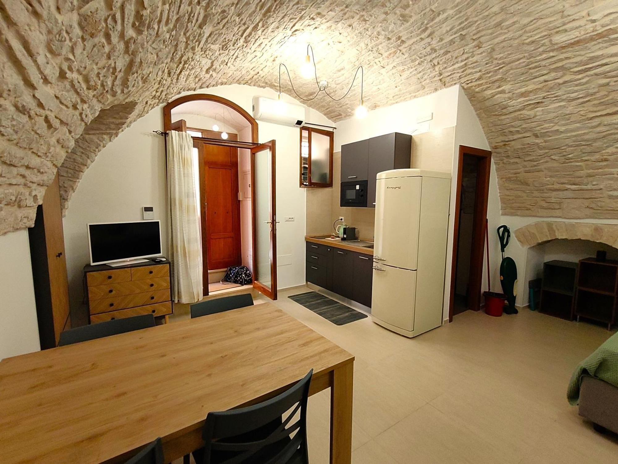 Corte Pietrantica - Charming Rooms & Suites โจวีนัซโซ ภายนอก รูปภาพ